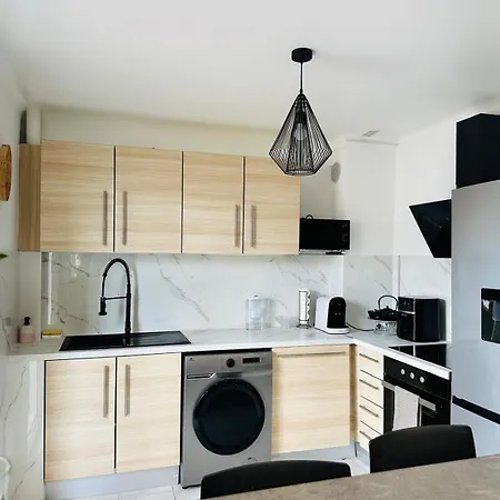 Centre-ville, 2 Bedrooms 6 Pers, Climatisation 昂蒂布